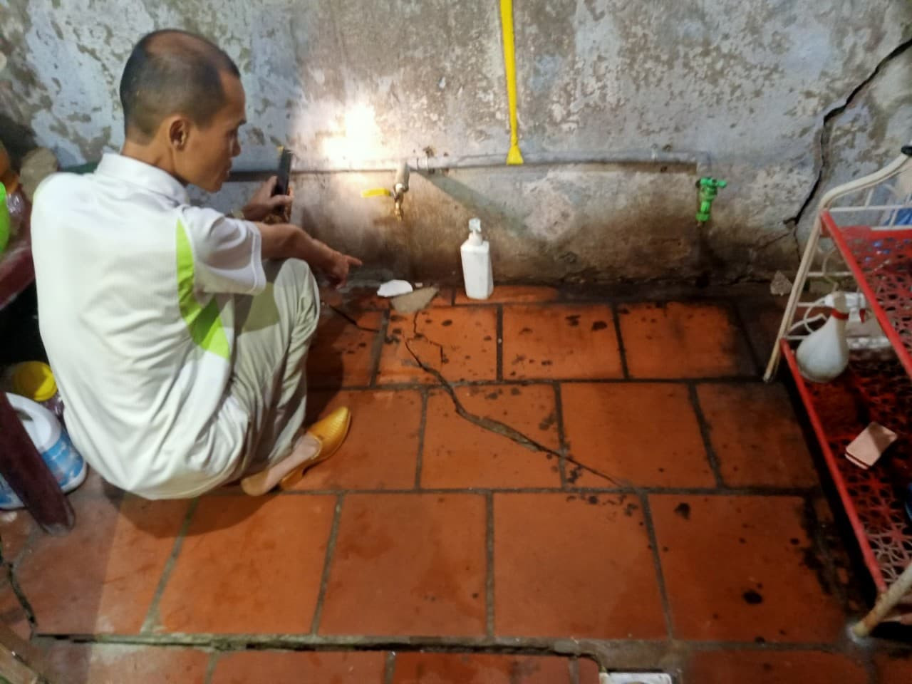 Dân rời nhà ra ở trọ vì lo sợ nguy hiểm từ dự án “khủng” ảnh 3