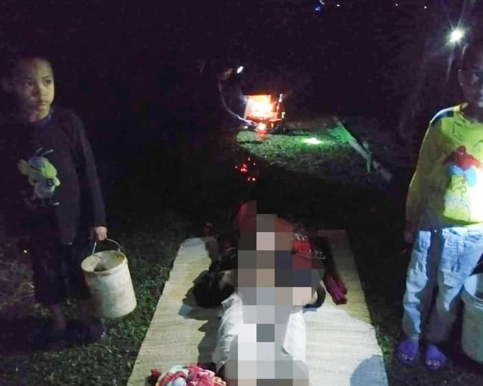 Cùng hai con trai 8 tuổi đi bắt cua đồng, người cha tử vong dưới mương nước ảnh 1