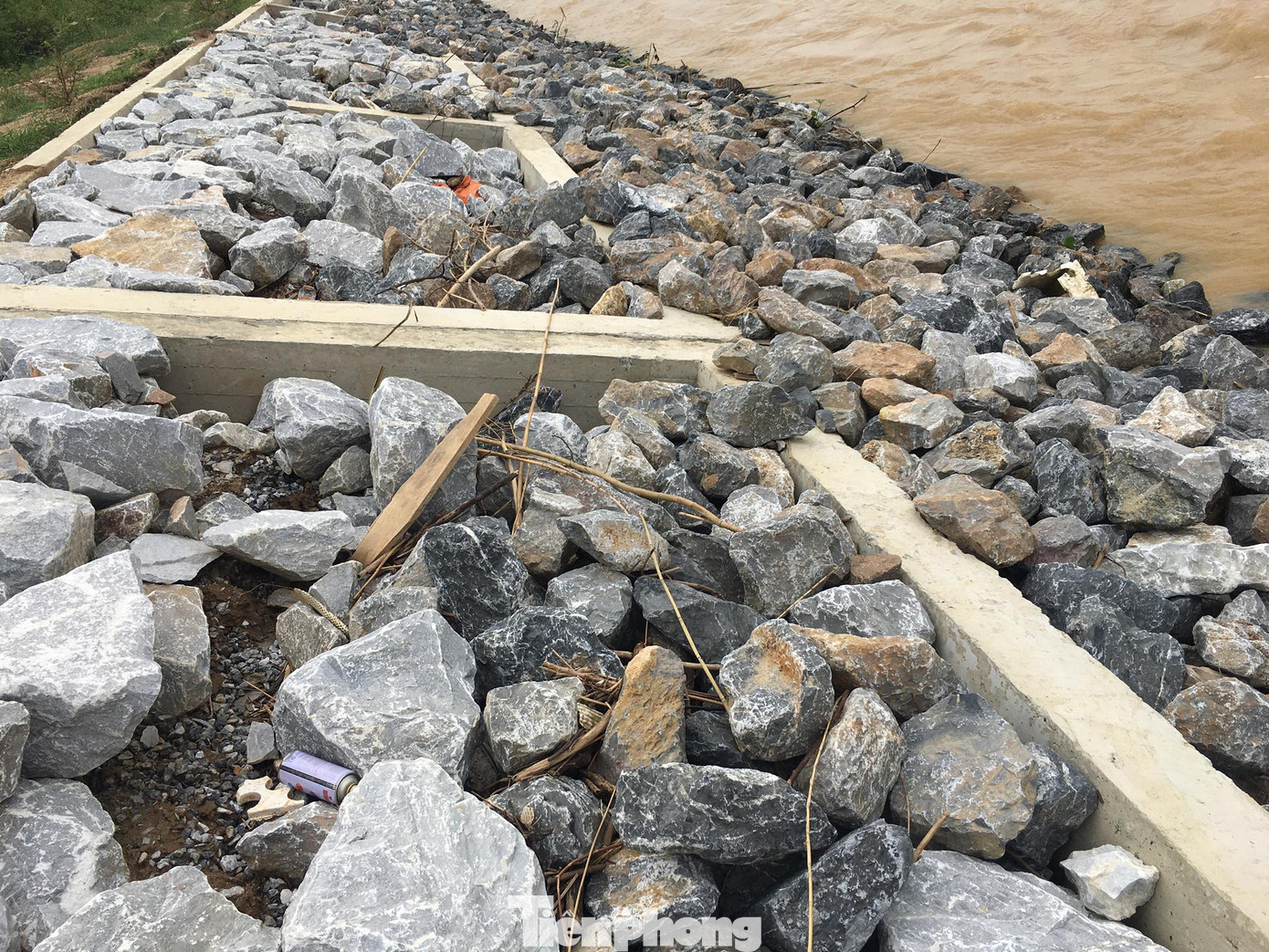 Bờ kè dự án trên 300 tỷ đồng sụt lún, hư hỏng trước khi bão số 7 đổ bộ ảnh 4