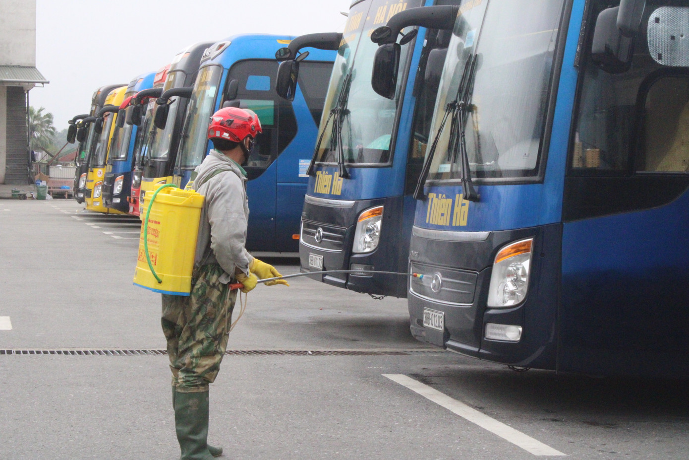 Hàng loạt xe khách ở Hà Tĩnh buộc dừng hoạt động vì 'cứ chạy là lỗ' ảnh 2