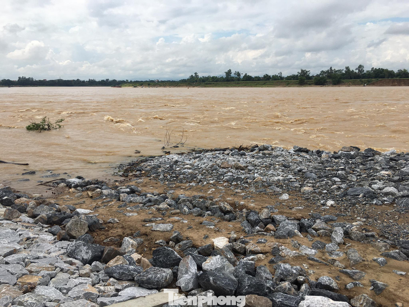 Bờ kè dự án trên 300 tỷ đồng sụt lún, hư hỏng trước khi bão số 7 đổ bộ ảnh 5