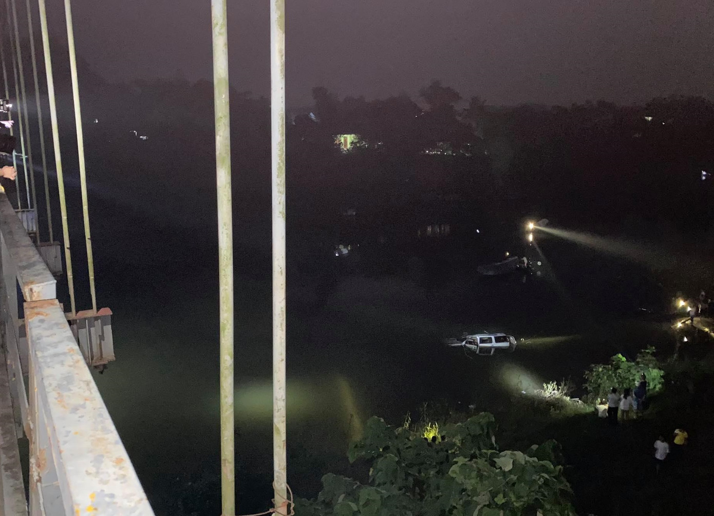 Tai nạn thảm khốc trên cầu treo khiến 4 người chết, 1 người mất tích ảnh 2