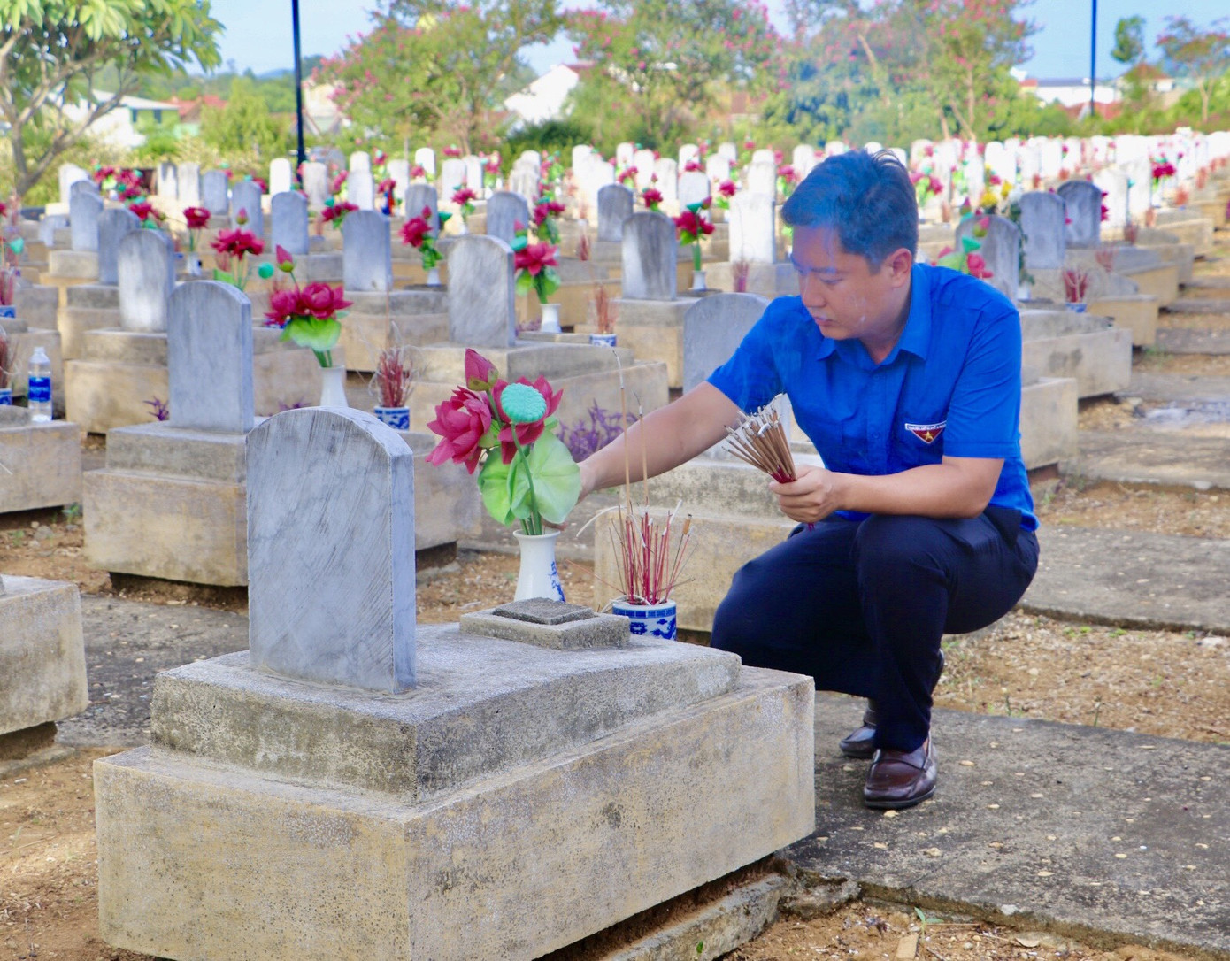 Tuổi trẻ Nghệ An hành trình tri ân các anh hùng liệt sỹ ảnh 3