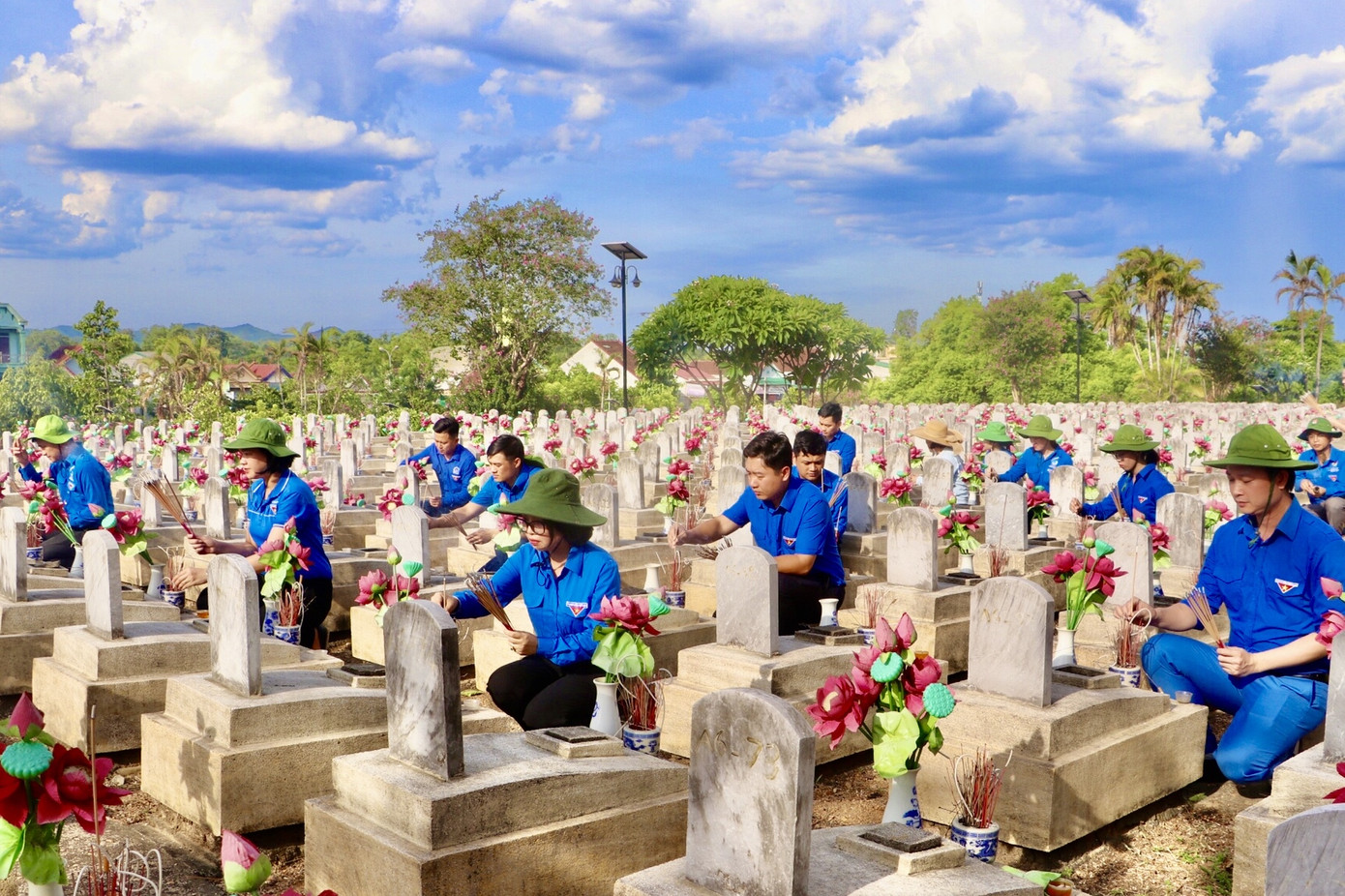 Tuổi trẻ Nghệ An hành trình tri ân các anh hùng liệt sỹ ảnh 2