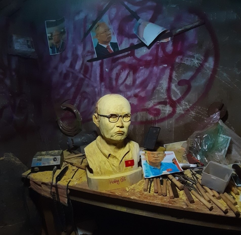 Chàng thợ mộc thức đêm làm món quà đặc biệt tặng HLV Park Hang Seo ảnh 2