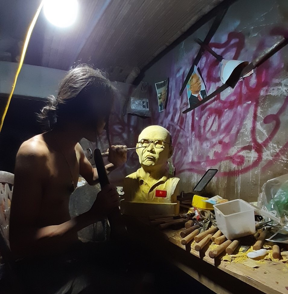 Chàng thợ mộc thức đêm làm món quà đặc biệt tặng HLV Park Hang Seo ảnh 4