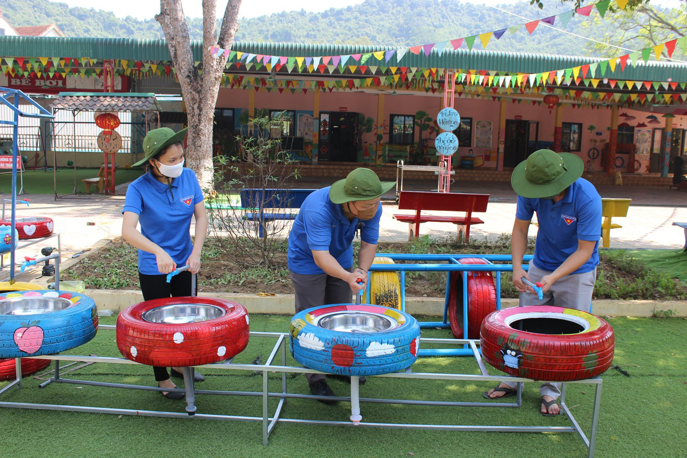 Bồn nước rửa tay được tái chế từ lốp xe cũ ảnh 5