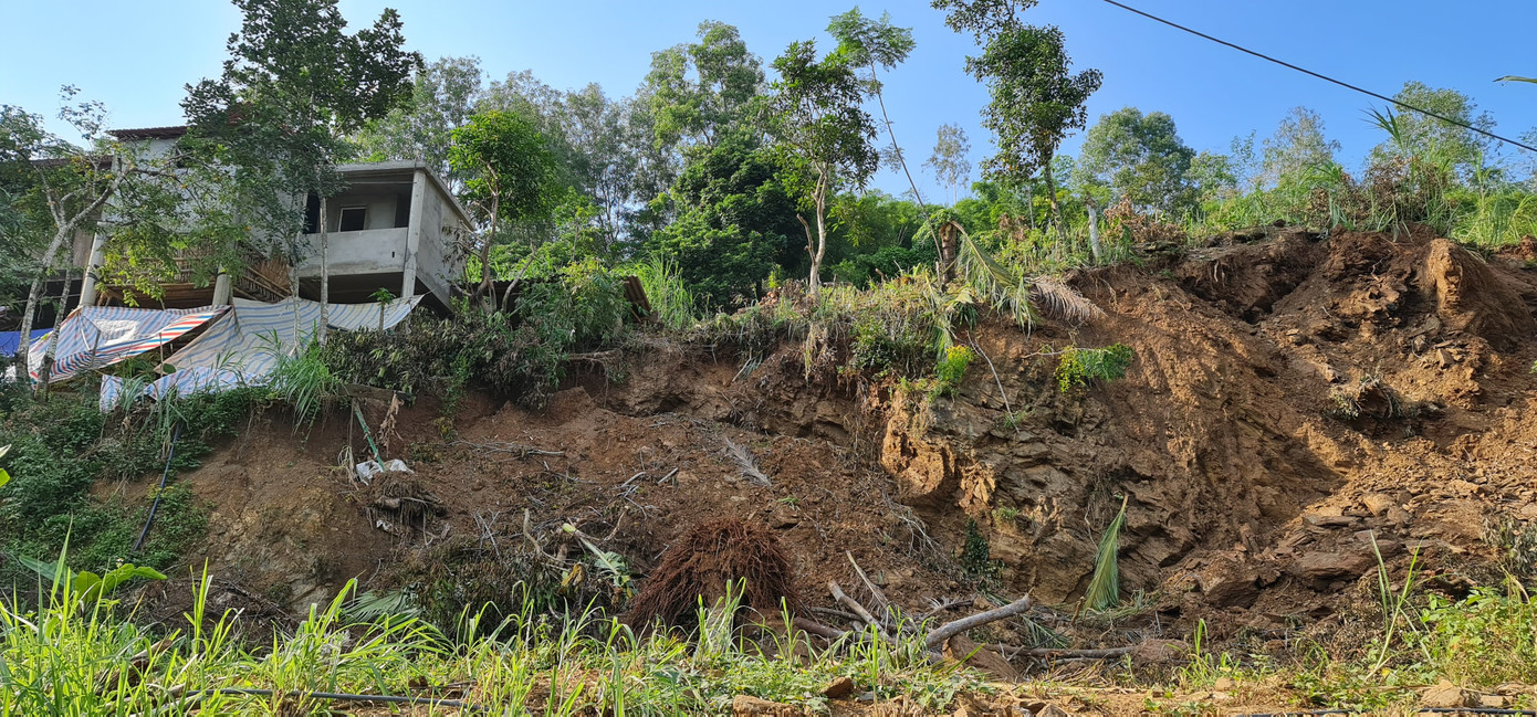 Sạt lở cả quả đồi ở Nghệ An, đe dọa tính mạng 60 người dân ảnh 1