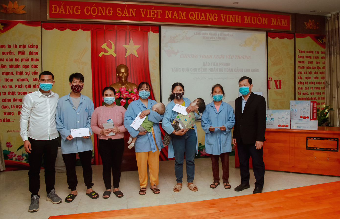 Quỹ Vì Tầm Vóc Việt, báo Tiền Phong trao quà cho người nghèo dịp tết Nguyên đán ảnh 4