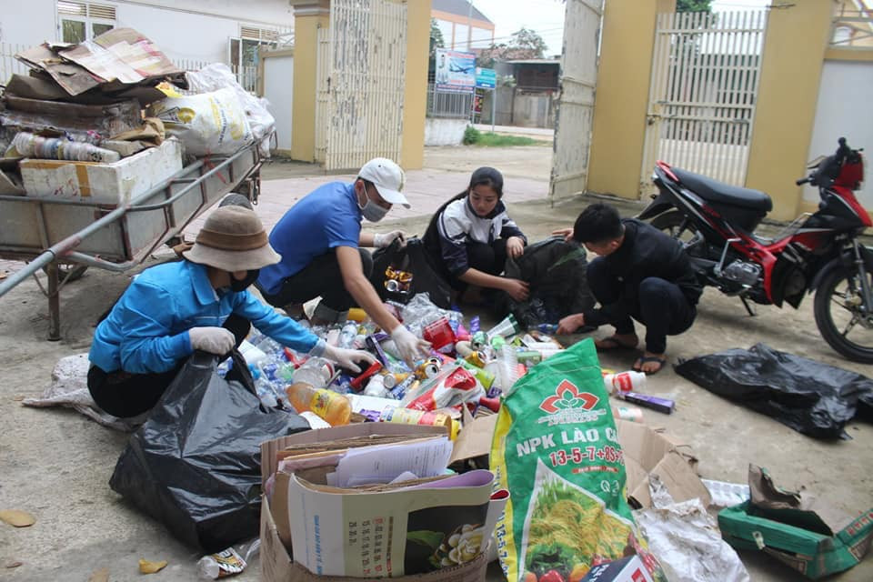 ĐVTN Nghệ An may hàng ngàn khẩu trang tặng người dân chống dịch ảnh 6