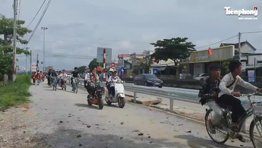 Chi hơn 2 tỷ đồng xử lý 'điểm đen' tai nạn trên Quốc lộ 1A chạy qua nhiều trường học ảnh 3