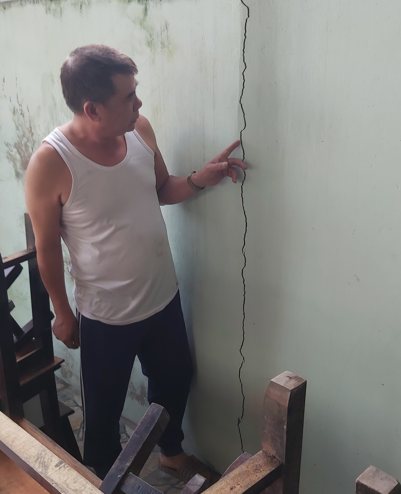 Dân rời nhà ra ở trọ vì lo sợ nguy hiểm từ dự án “khủng” ảnh 4