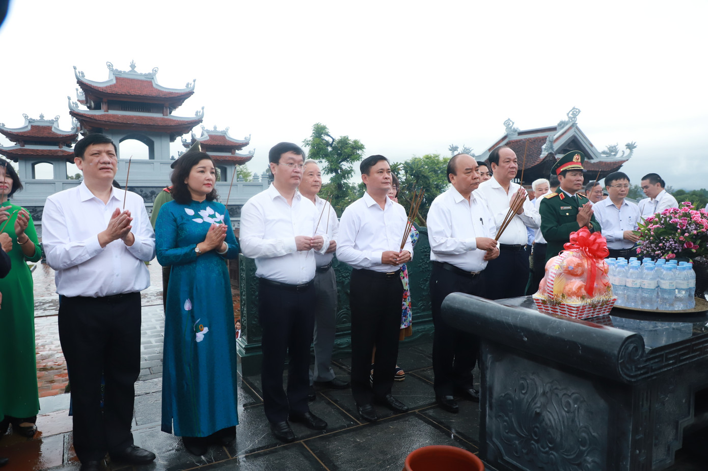 Thủ tướng Nguyễn Xuân Phúc làm việc với tỉnh Nghệ An và Quân khu 4 ảnh 1