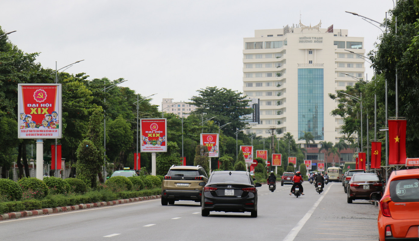 Nghệ An rực rỡ cờ hoa chào mừng Đại hội Đảng bộ tỉnh ảnh 8