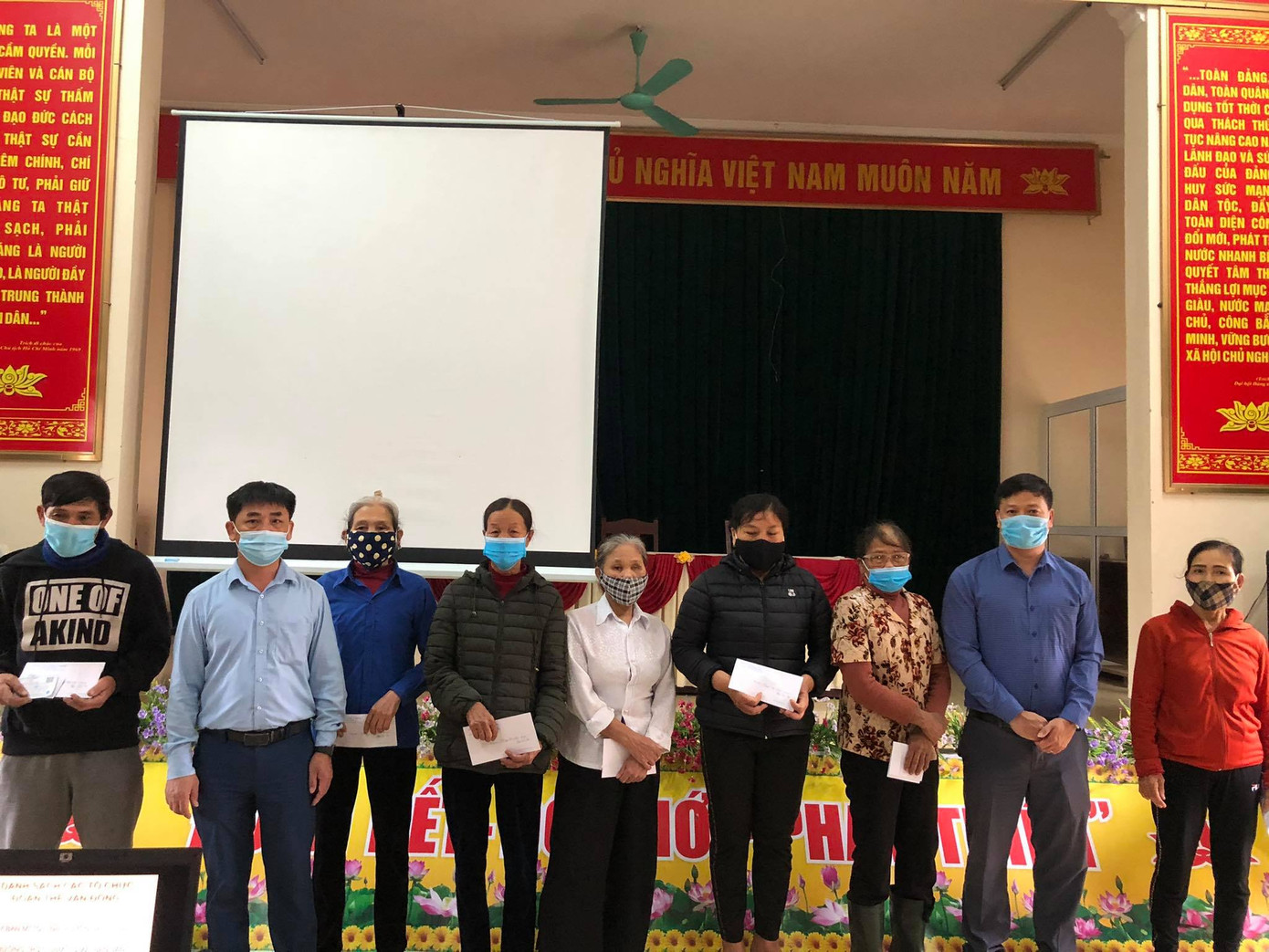 Quỹ Vì Tầm Vóc Việt, báo Tiền Phong trao quà cho người nghèo dịp tết Nguyên đán ảnh 7