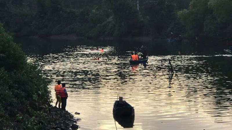 Lật thuyền trên sông Hoàng Mai, 2 bố con đuối nước thương tâm ảnh 1