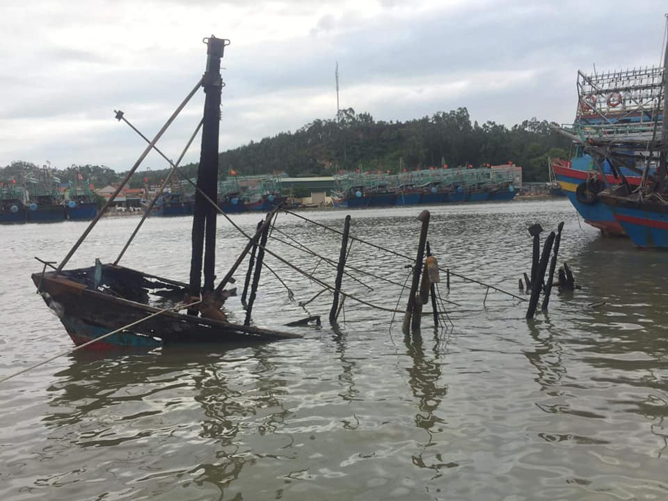 Bốn tàu cá bị lửa thiêu rụi: Ngư dân ngấn nước mắt lâm vào cảnh trắng tay ảnh 3