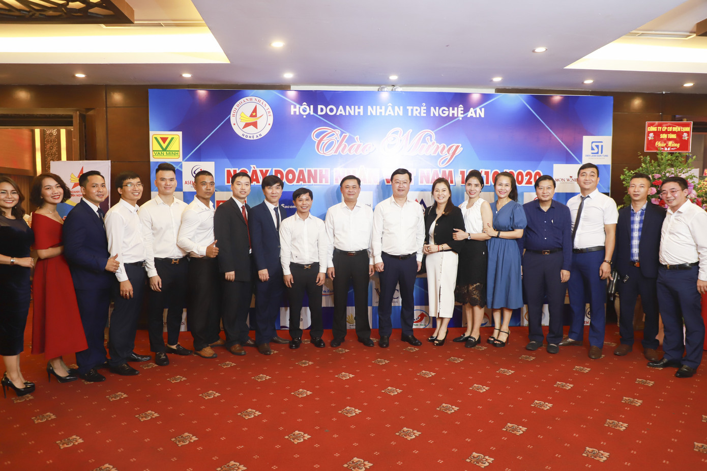 Khen thưởng các doanh nghiệp, doanh nhân tiêu biểu Nghệ An năm 2020 ảnh 1