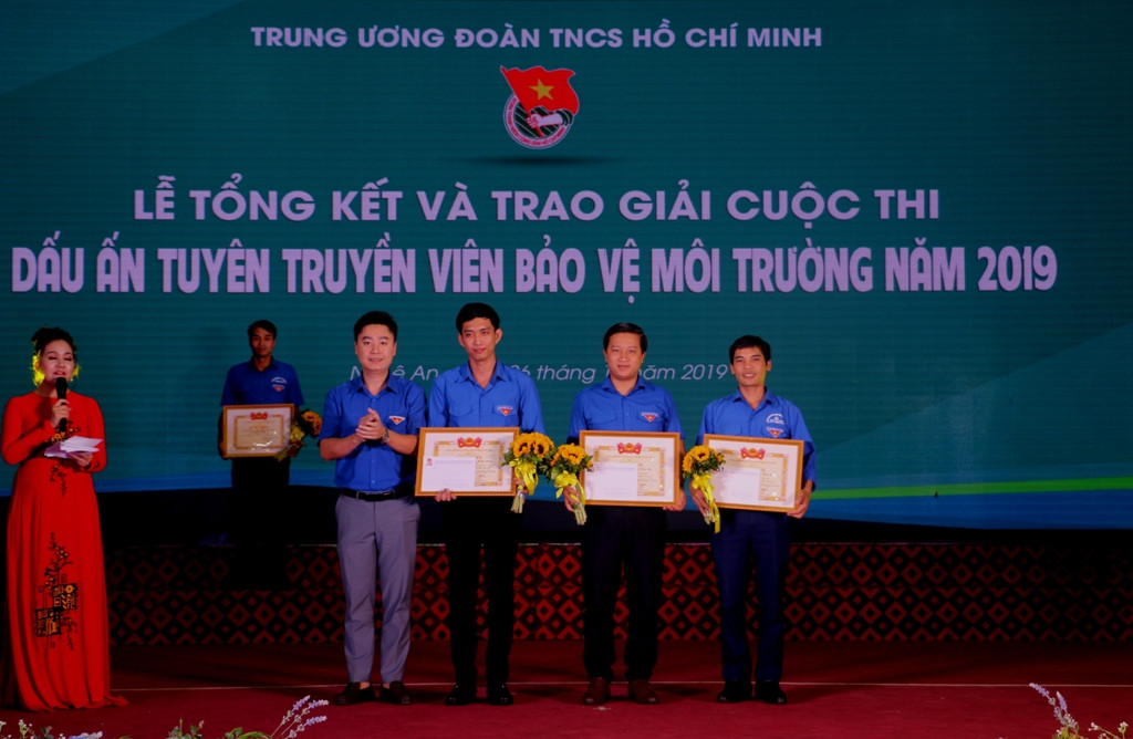 Trung ương Đoàn tổng kết ‘Dấu ấn tuyên truyền viên bảo vệ môi trường 2019’ ảnh 5