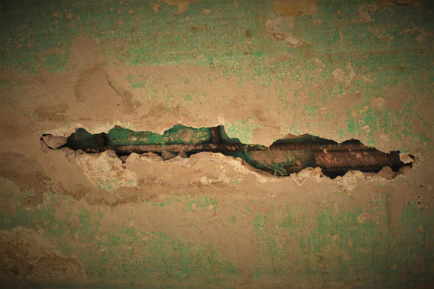 Cận cảnh cầu tiền tỷ bong tróc để lộ xốp, thép hoen gỉ ra ngoài ảnh 6