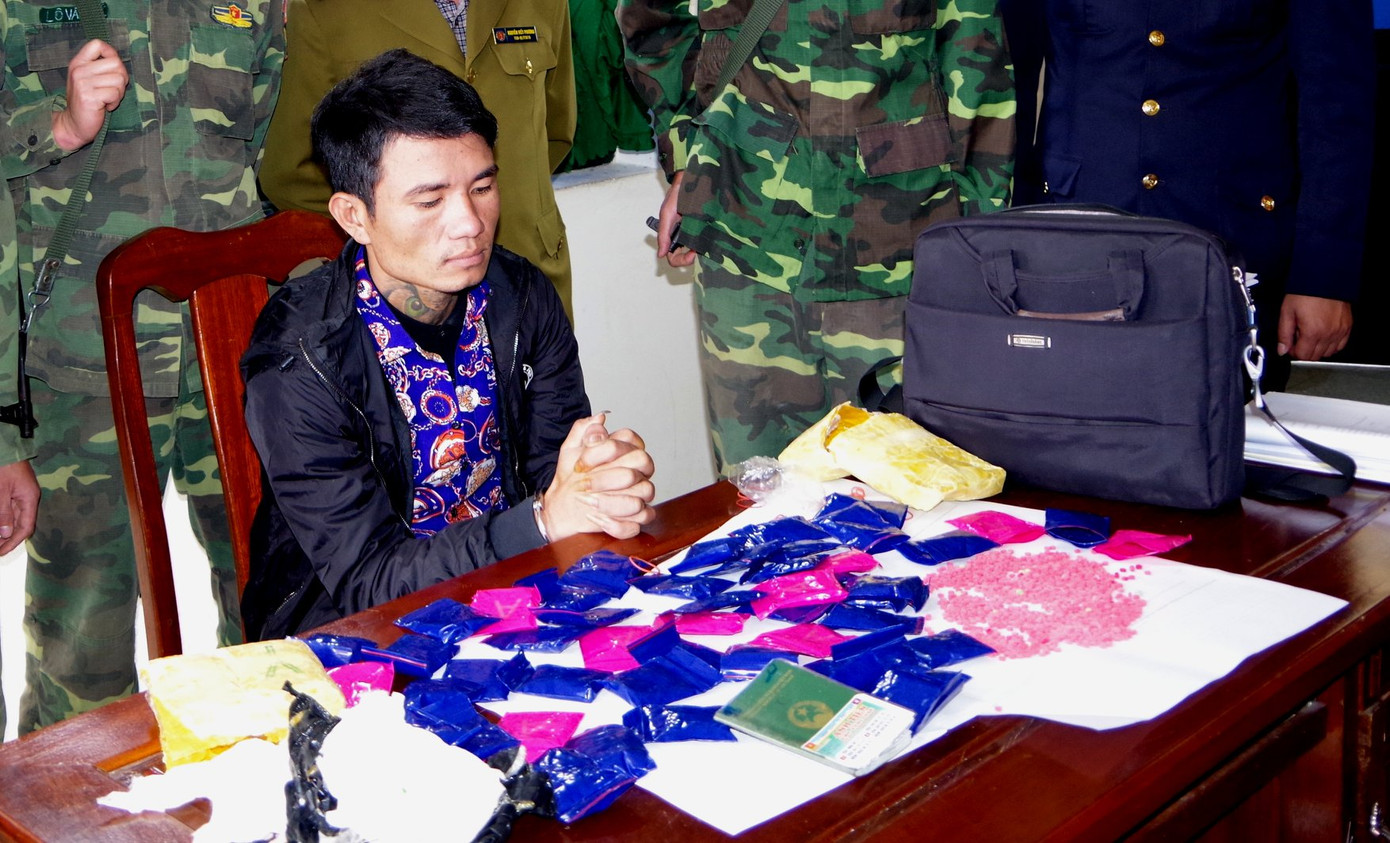 9X vận chuyển gần 10.000 viên hồng phiến từ Lào về Việt Nam ảnh 1