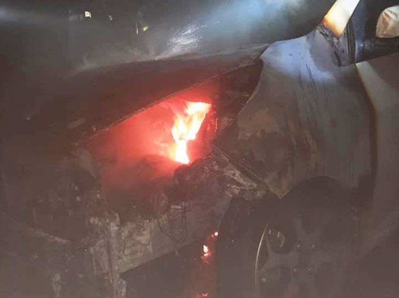 Cháy ô tô trong hầm chung cư ở Nghệ An, dân tháo chạy lúc rạng sáng ảnh 1