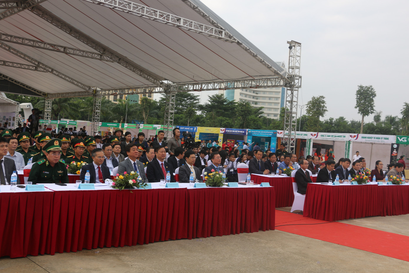 Ngày hội “Thắm tình hữu nghị đặc biệt Việt Nam - Lào” 2019 ảnh 1