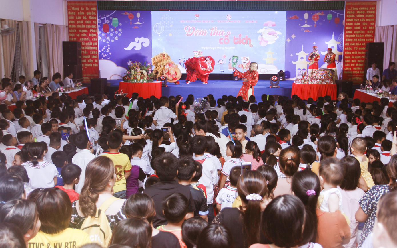 Tuổi trẻ Bình Phước mang quà trung thu đến trẻ em nghèo vùng biên giới ảnh 8