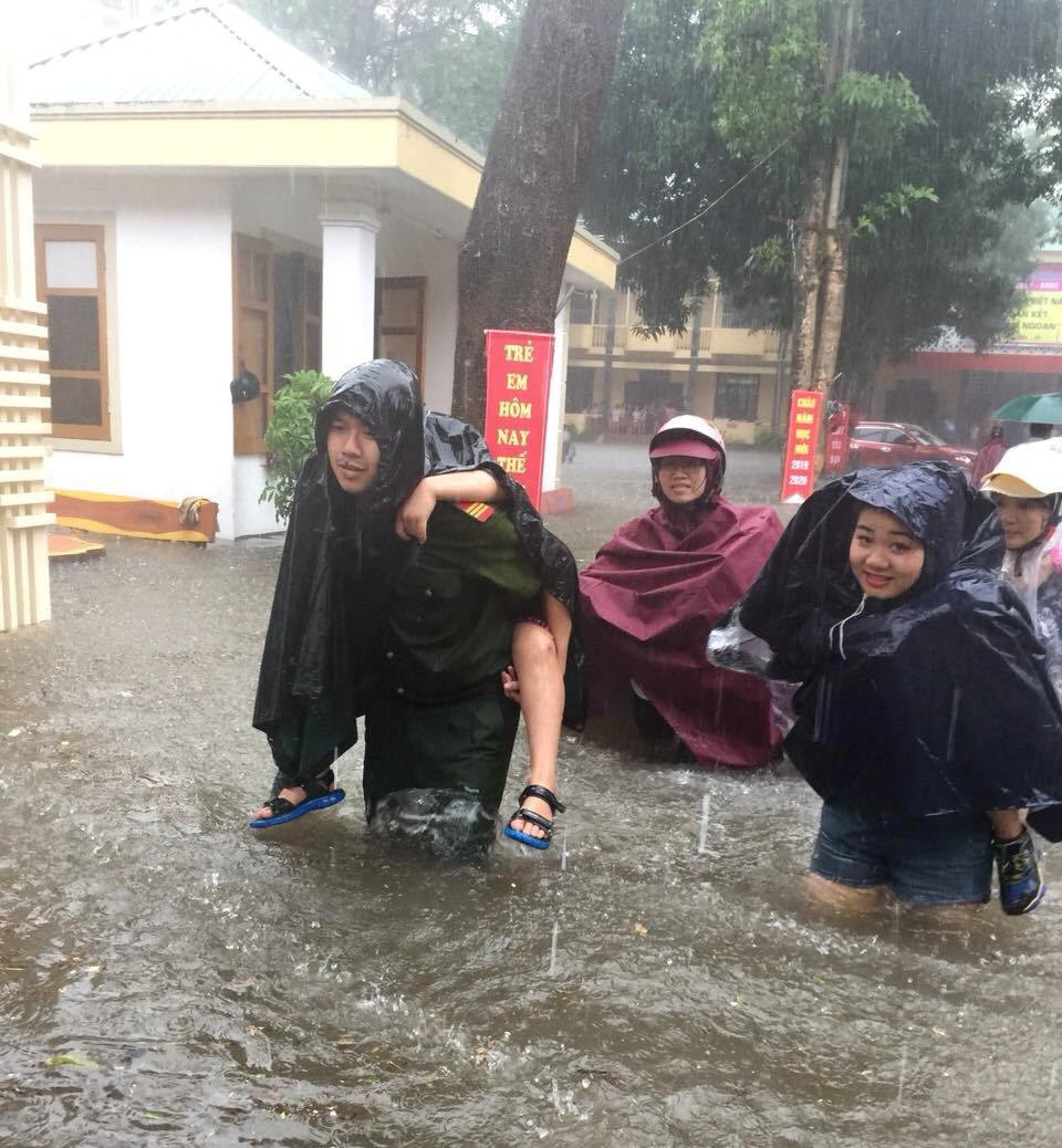 Hàng ngàn ngôi nhà ở Nghệ An bị ngập, 3 người chết do mưa lũ ảnh 1