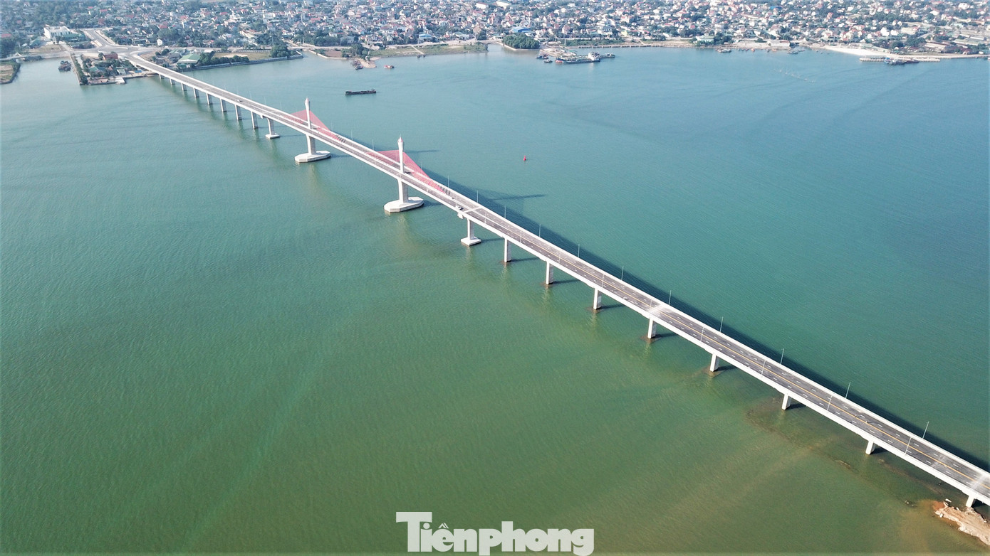 Nhìn từ trên cao cây cầu 950 tỷ đồng nối Nghệ An và Hà Tĩnh ảnh 7
