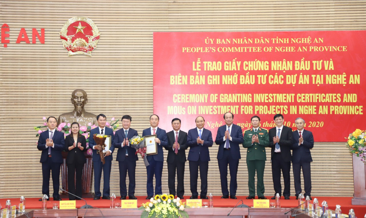 Thủ tướng Nguyễn Xuân Phúc làm việc với tỉnh Nghệ An và Quân khu 4 ảnh 3