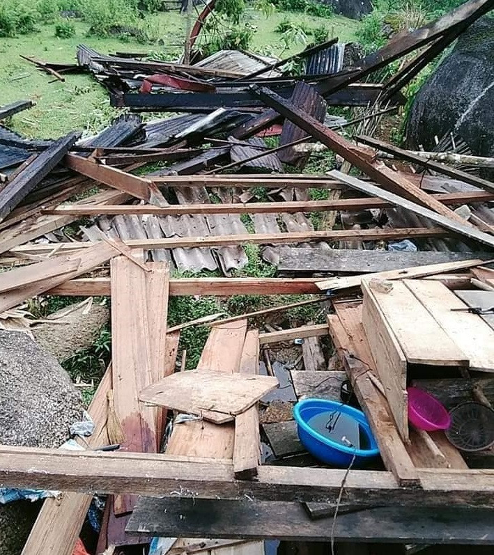 Lốc xoáy cuốn sập nhà, người dân biên giới sống cảnh ‘màn trời chiếu đất’ ảnh 4