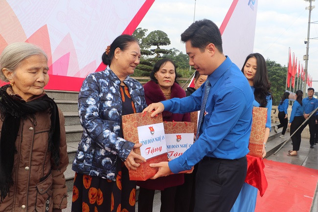 Tỉnh đoàn Nghệ An phát động 90 ngày thi đua chào mừng kỷ niệm 90 năm thành lập Đoàn ảnh 4