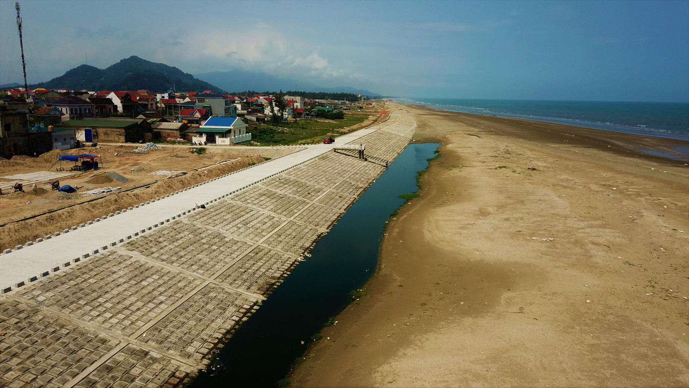 Nước thải sinh hoạt đen ngòm ngày đêm 'bức tử' biển Hà Tĩnh ảnh 4