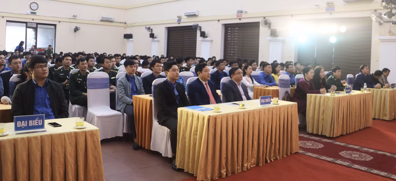 Tỉnh đoàn Nghệ An tuyên dương Đảng viên trẻ tiêu biểu ảnh 1