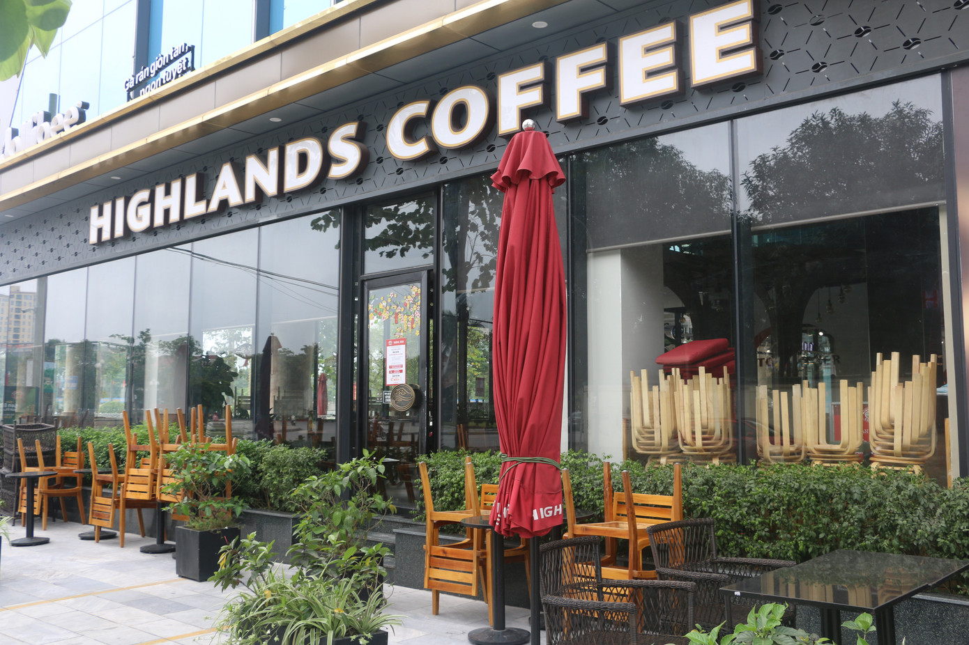 Nghệ An: Bất chấp ‘lệnh cấm’, nhiều quán cà phê mở cửa đón khách ảnh 2