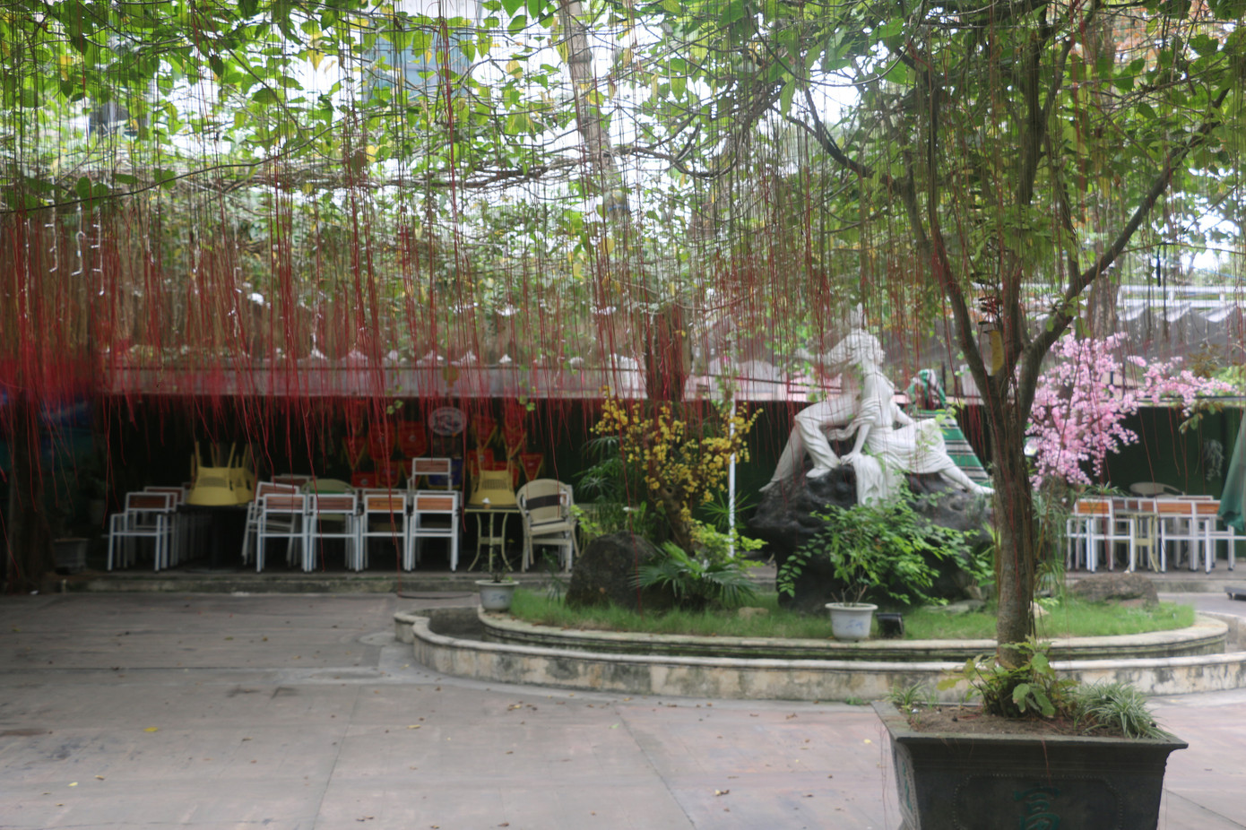 Nghệ An: Bất chấp ‘lệnh cấm’, nhiều quán cà phê mở cửa đón khách ảnh 4