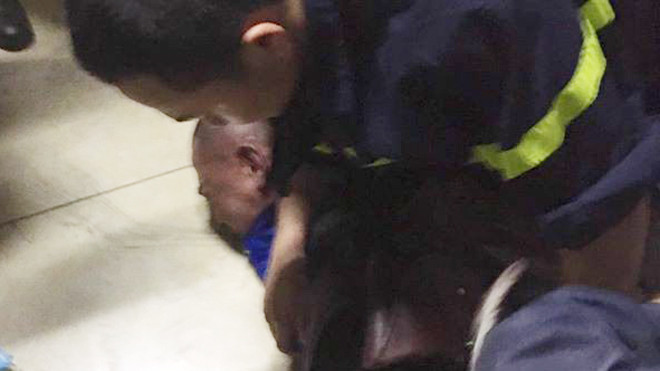 Tạm giữ nam bệnh nhân đốt bệnh viện, xé quần áo nữ điều dưỡng ảnh 1