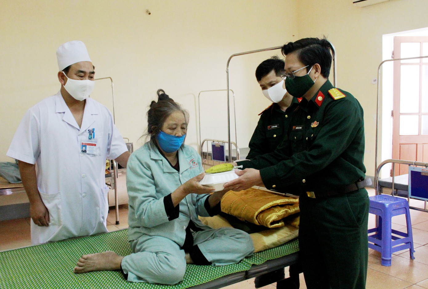 Lan tỏa 'gian hàng 0 đồng, suất cơm 0 đồng' trong dịch COVID-19 ảnh 7