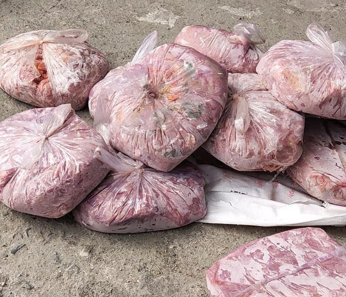 Bắt giữ hơn 10 tấn nội tạng bốc mùi trên xe container từ TPHCM ra Quảng Ninh ảnh 2