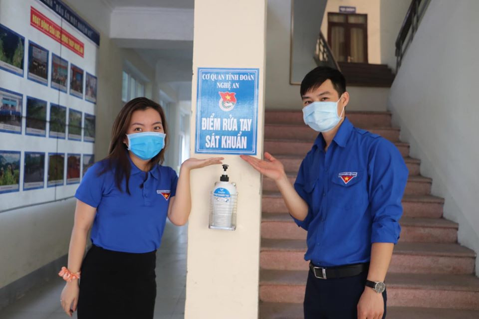 ĐVTN Nghệ An may hàng ngàn khẩu trang tặng người dân chống dịch ảnh 4