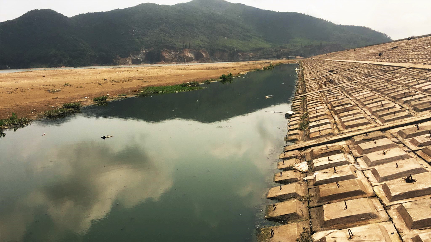 Nước thải sinh hoạt đen ngòm ngày đêm 'bức tử' biển Hà Tĩnh ảnh 3