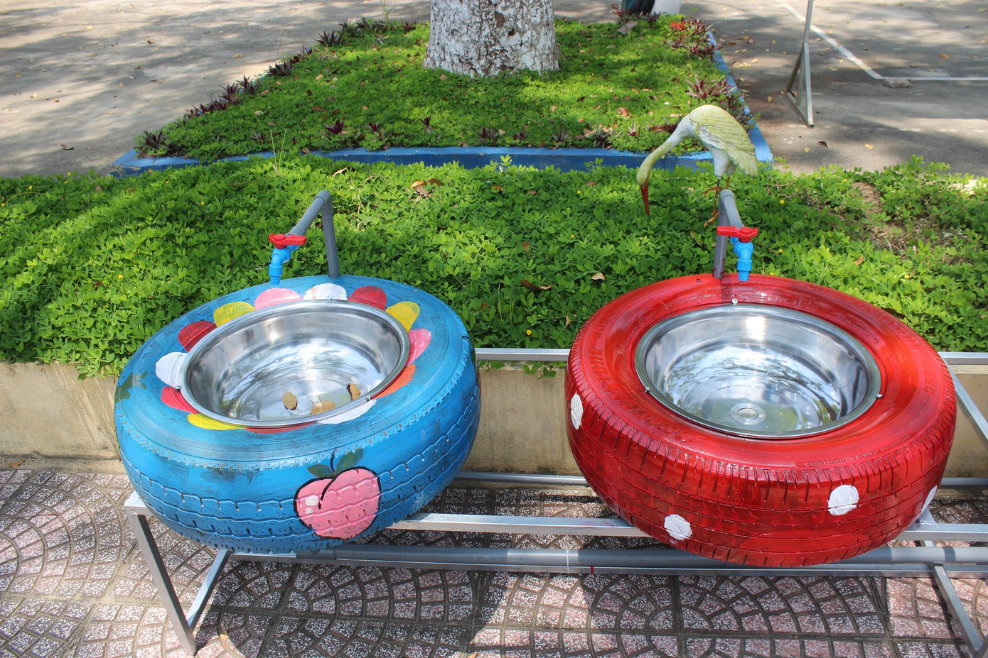 Bồn nước rửa tay được tái chế từ lốp xe cũ ảnh 7