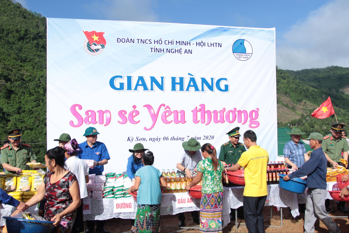 Tuổi trẻ Nghệ An ra quân chiến dịch Tình nguyện hè 2020 ảnh 9