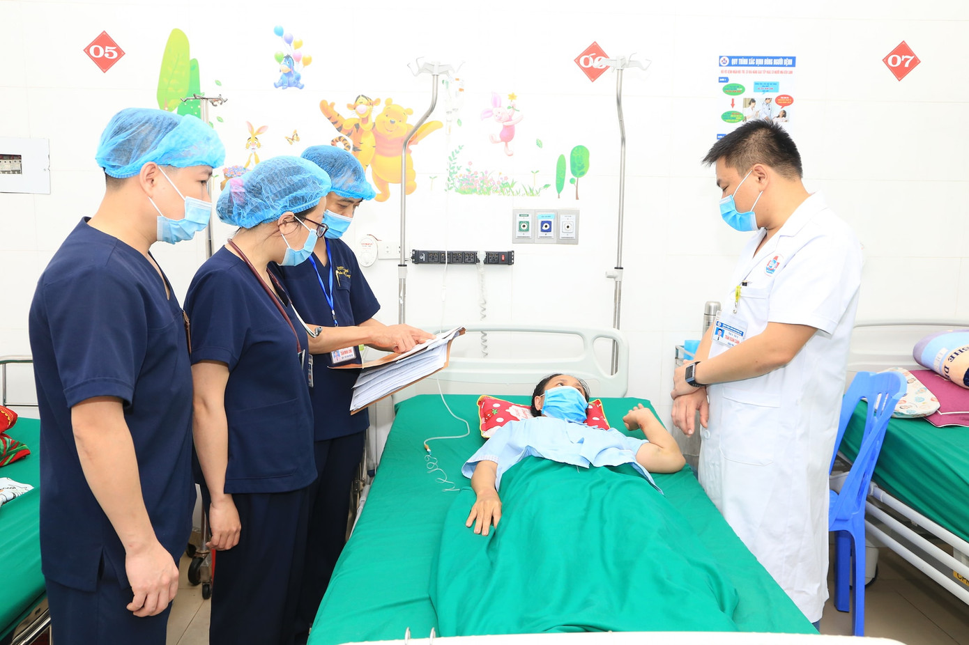 Xét nghiệm PCR 4.000 sinh viên Đại học Huế khi trở lại trường ảnh 9