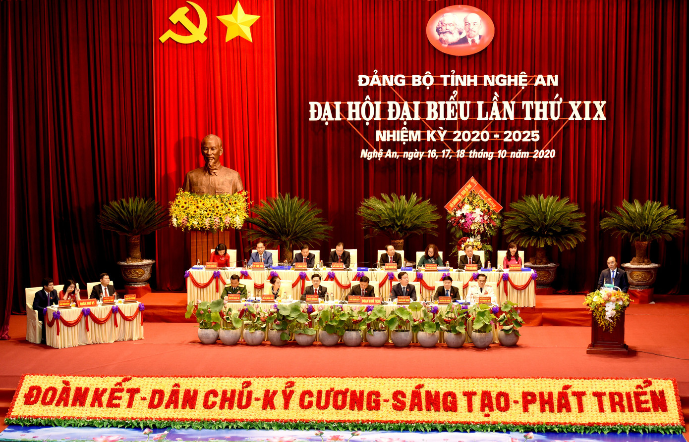 Thủ tướng chỉ ra 8 nhiệm vụ trọng tâm cho Nghệ An trong thời gian tới. Thủ tướng Nguyễn Xuân Phúc chỉ ra 8 nhiệm vụ trọng tâm cho Nghệ An ảnh 2