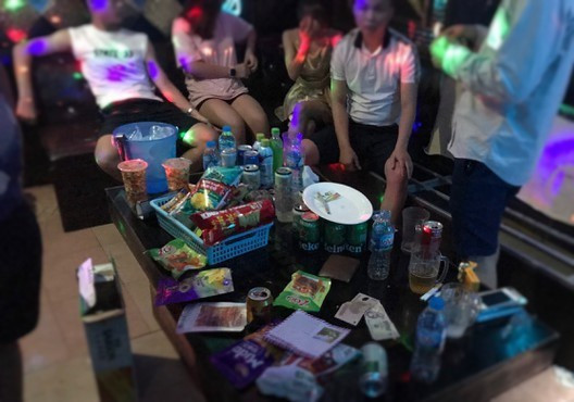 Nhóm “nam thanh nữ tú” bay lắc với ma túy và tiếng nhạc chát chúa ảnh 1