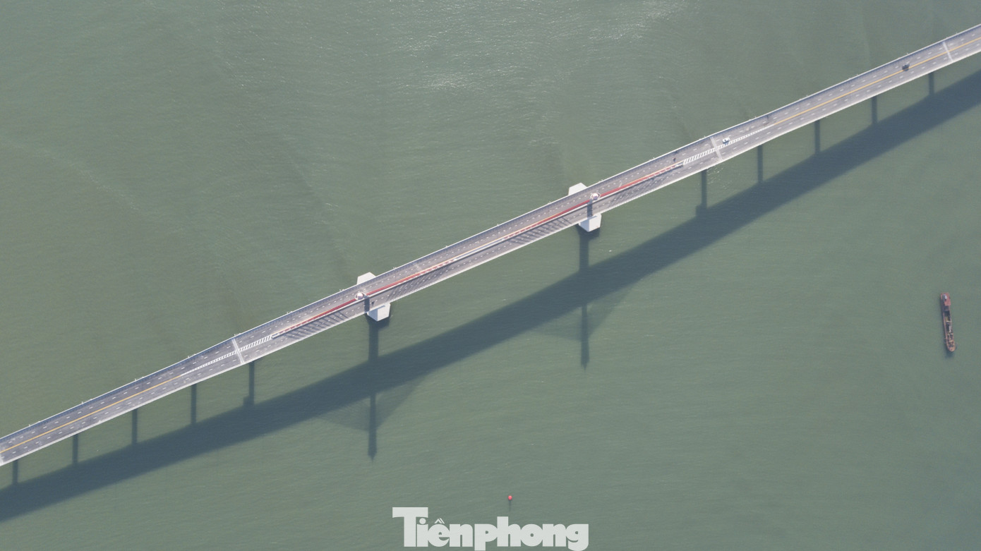Nhìn từ trên cao cây cầu 950 tỷ đồng nối Nghệ An và Hà Tĩnh ảnh 8