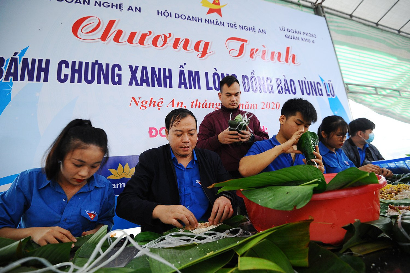 Bí thư Thường trực Trung ương Đoàn thăm, tặng quà Quân khu 4 ảnh 4