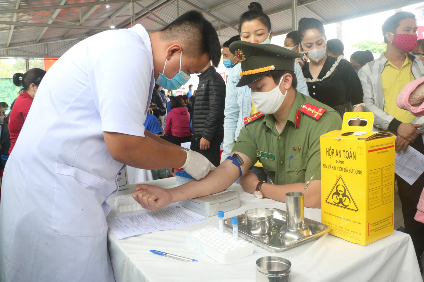 Tuổi trẻ Nghệ An hưởng ứng ‘Hiến máu an toàn - Đừng ngại COVID’ ảnh 12